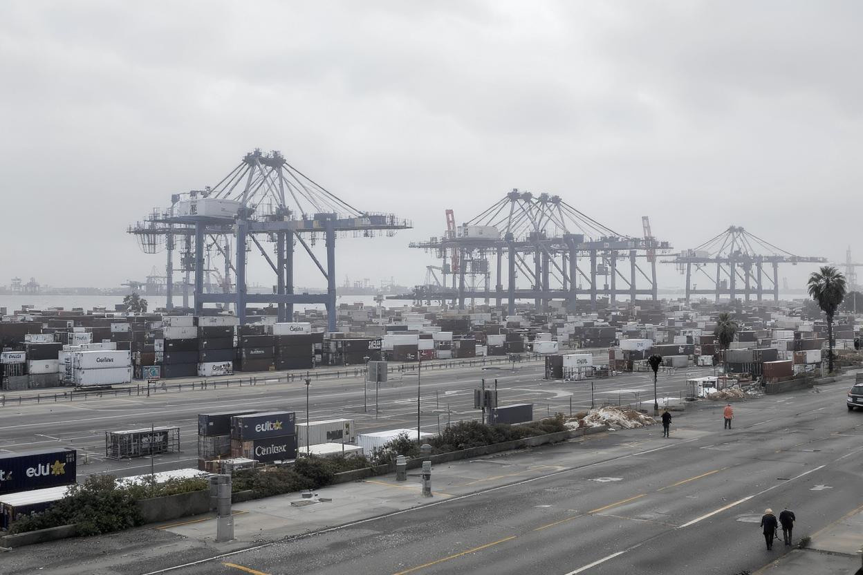 Una caída histórica: importaciones a EE. UU. bajan hasta en un 40%