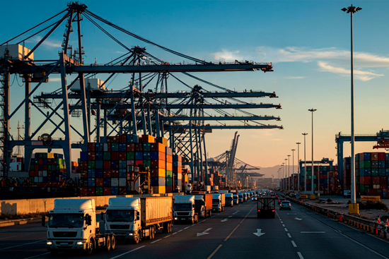 El puerto de Manzanillo moviliza más de 2 millones de TEUs, pero sus problemas siguen presentes