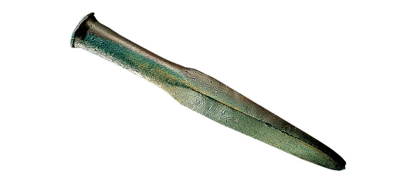 Cincel de cobre utilizado para quebrar piedras.