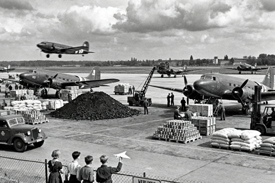 Las dos Alemanias de posguerra: el suministro aéreo de 4,500 toneladas diarias durante la Guerra Fría