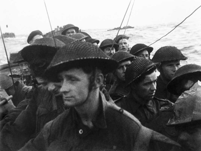 Soldados británicos antes del desembarco. Wikimedia Commons.