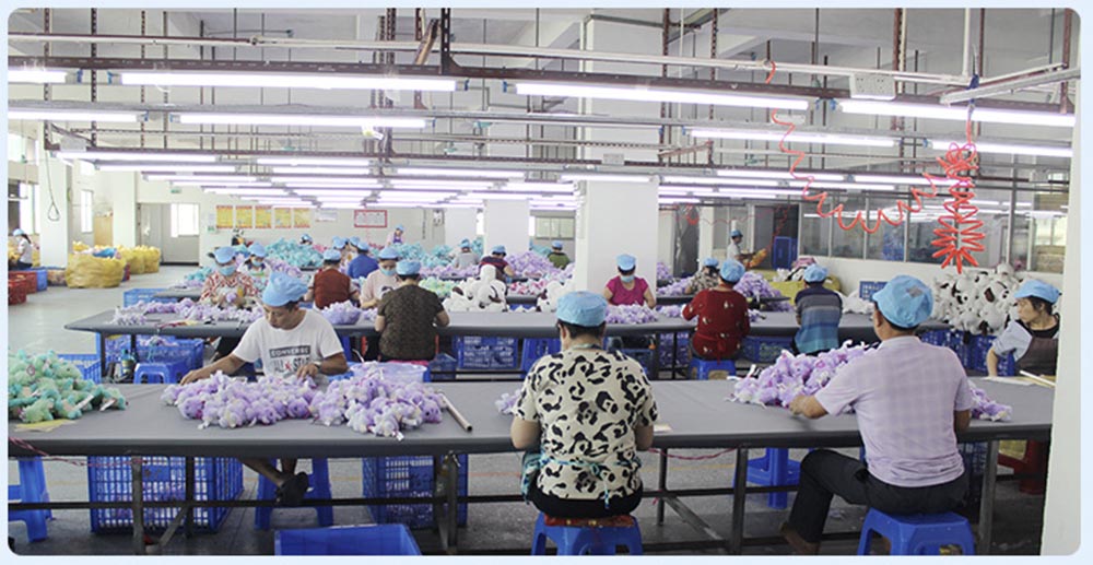 Línea de producción de peluches en Dongguan.