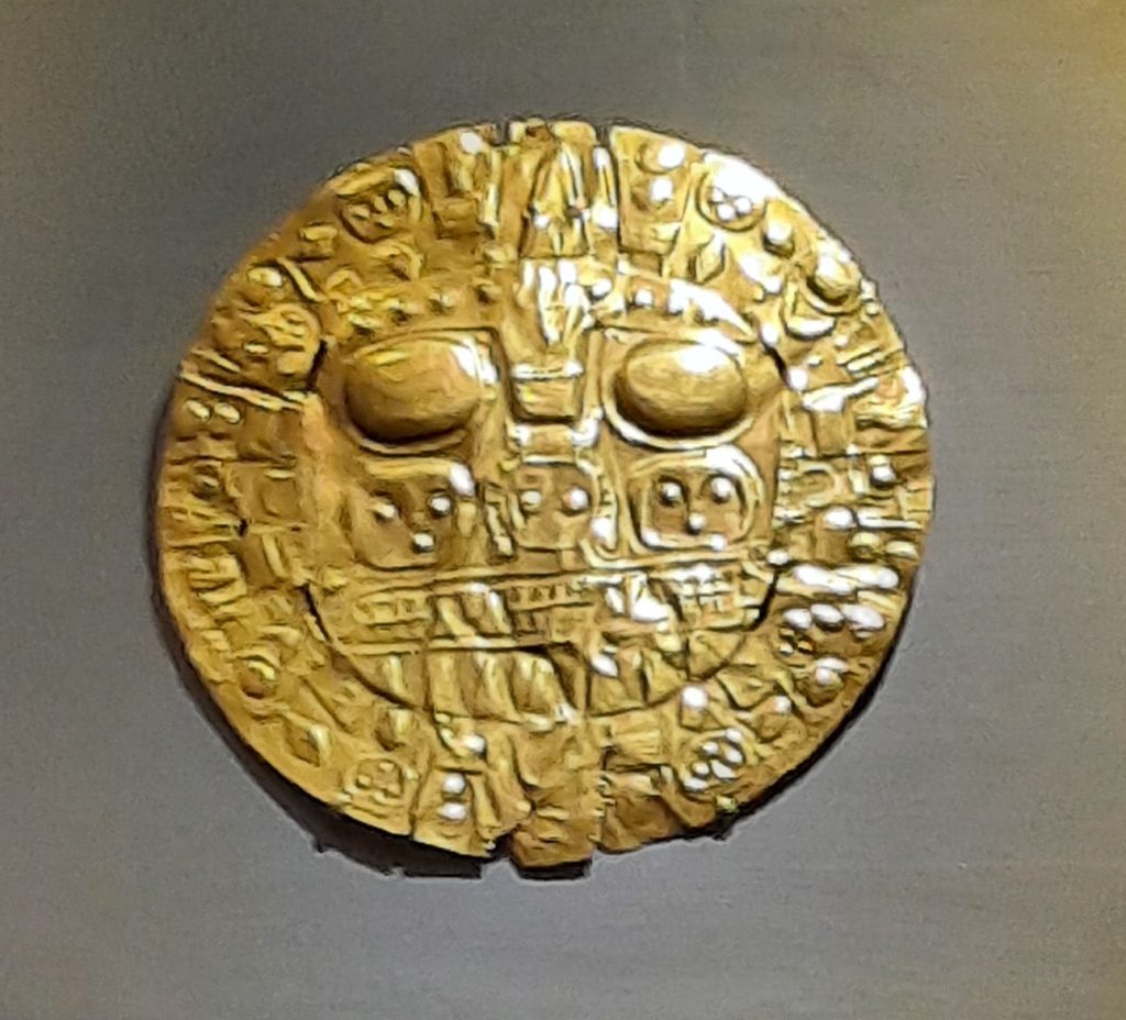 Sol de Echeñique: pieza prehispánica que, se presume, habría sido usada por gobernantes incas (Casa Garcilaso de la Vega).