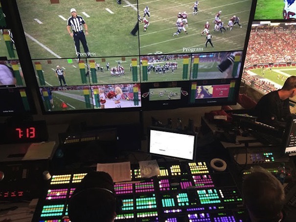 Estudio interior de cámaras y transmisiones del Super Bowl.