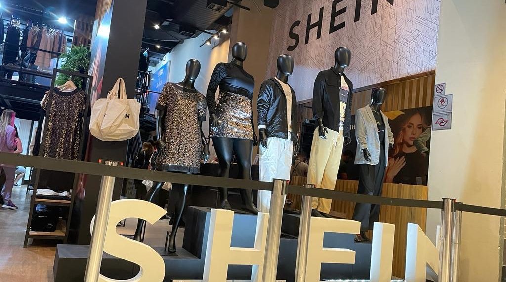 Shein ya tiene tiendas popups en Brasil. Foto de Mercado e Consumo.