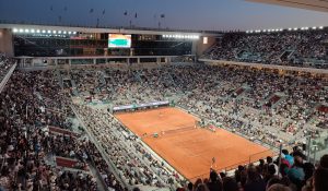 Phillipe Chatrier, el court central del torneo, tiene una capacidad de 15.000 espectadores, el séptimo más grande del mundo.