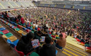 La gran cambiatón de Santiago convocó a más de 8.000 personas. Imagen: The Associated Press.